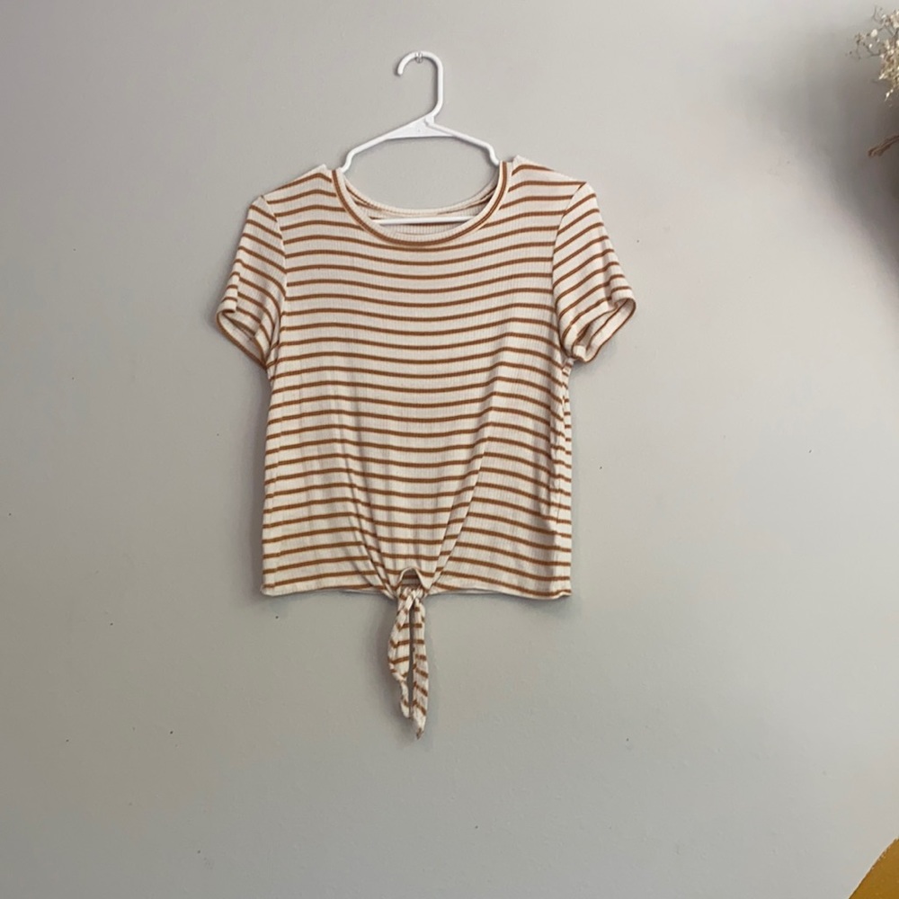 American eagle front tier yellow and white top